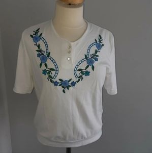 Vtg D'Allaird's Sweatshirt, Size S, White with embroidered flowers on the front
